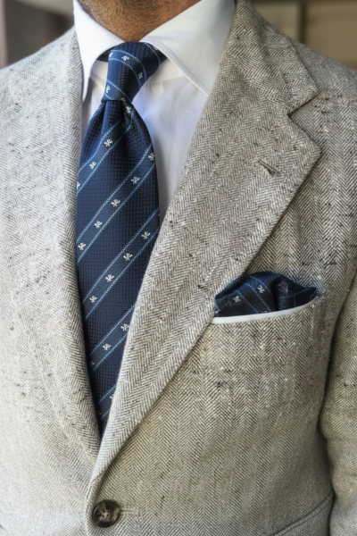 Lacivert Çizgili Gucci Tasarım Figürlü 8 cm İtalyan Micro Kravat – Özel Seri