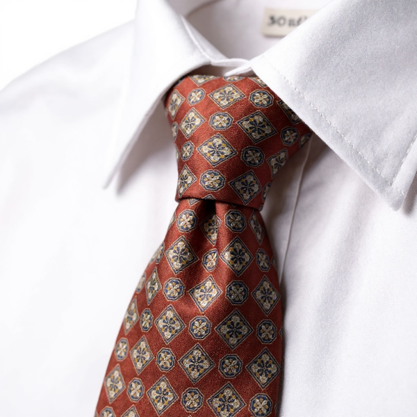 Motif Micro Desenli Kiremit Tonu Kravat – Her Kombine Uyar